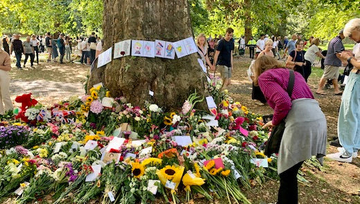 Mourners lay flowers in Hyde Park for Queen Elizabeth II