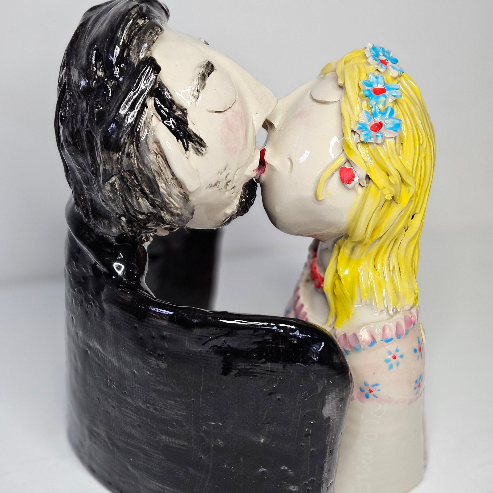 The Kiss by Vivien Phelan